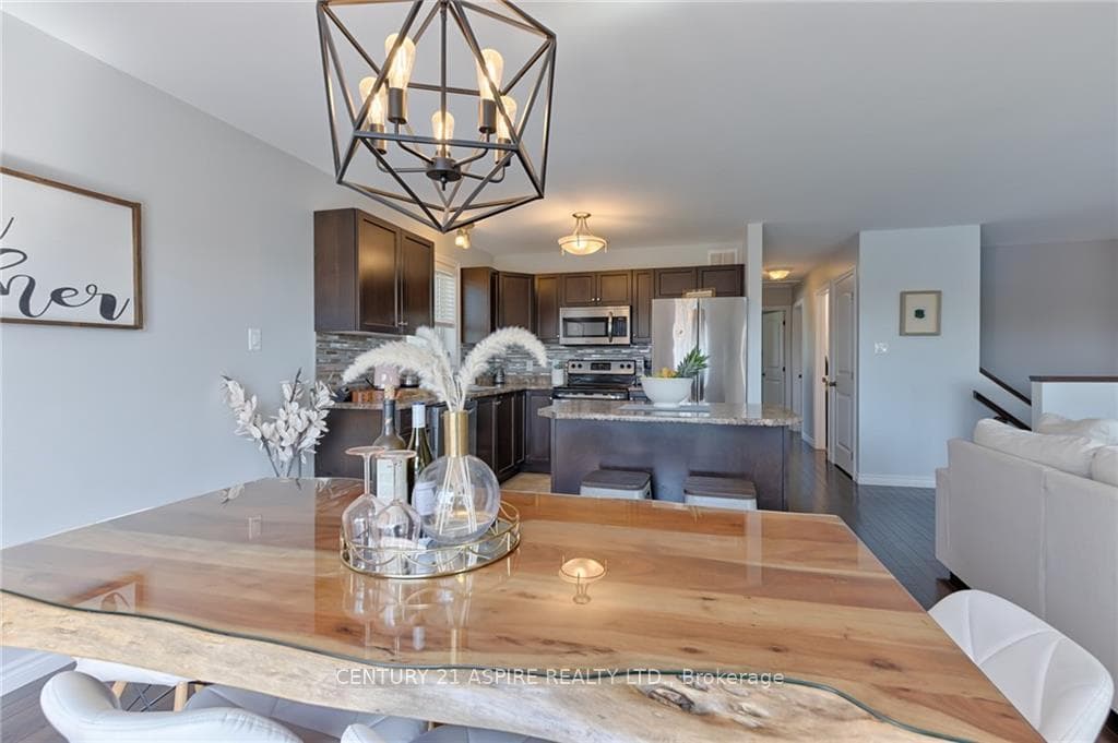 30 GREENVALE Crescent photo 10