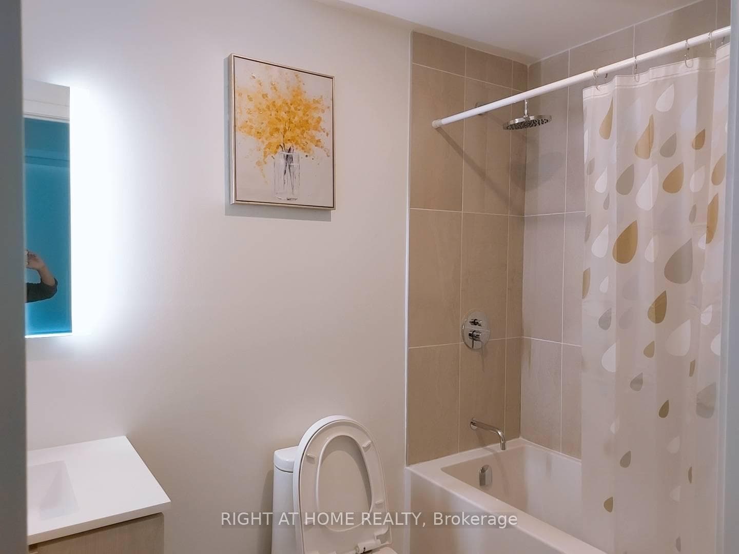 185 Alberta Avenue Unit 210 photo 7