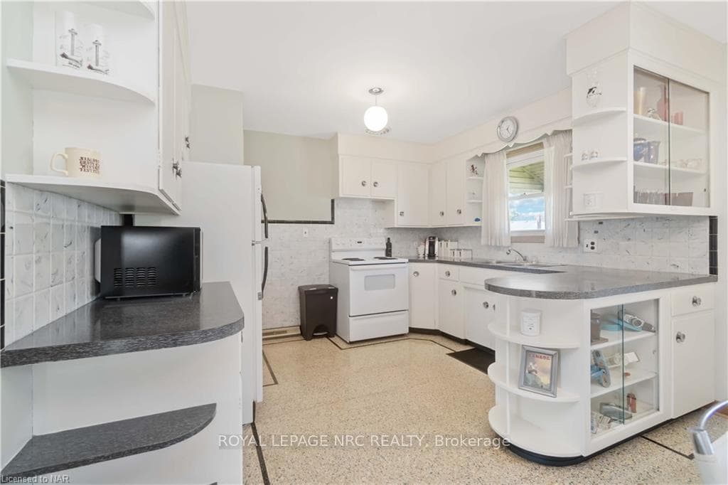 7151 DORCHESTER Road photo 18