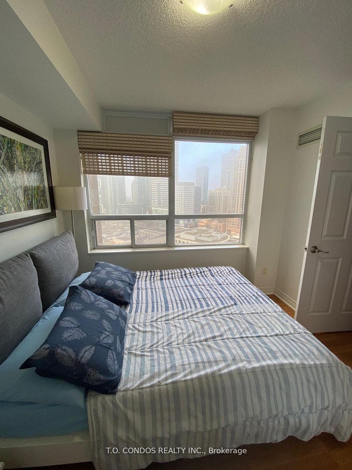 310 Burnhamthorpe Road Unit 1802 photo 8