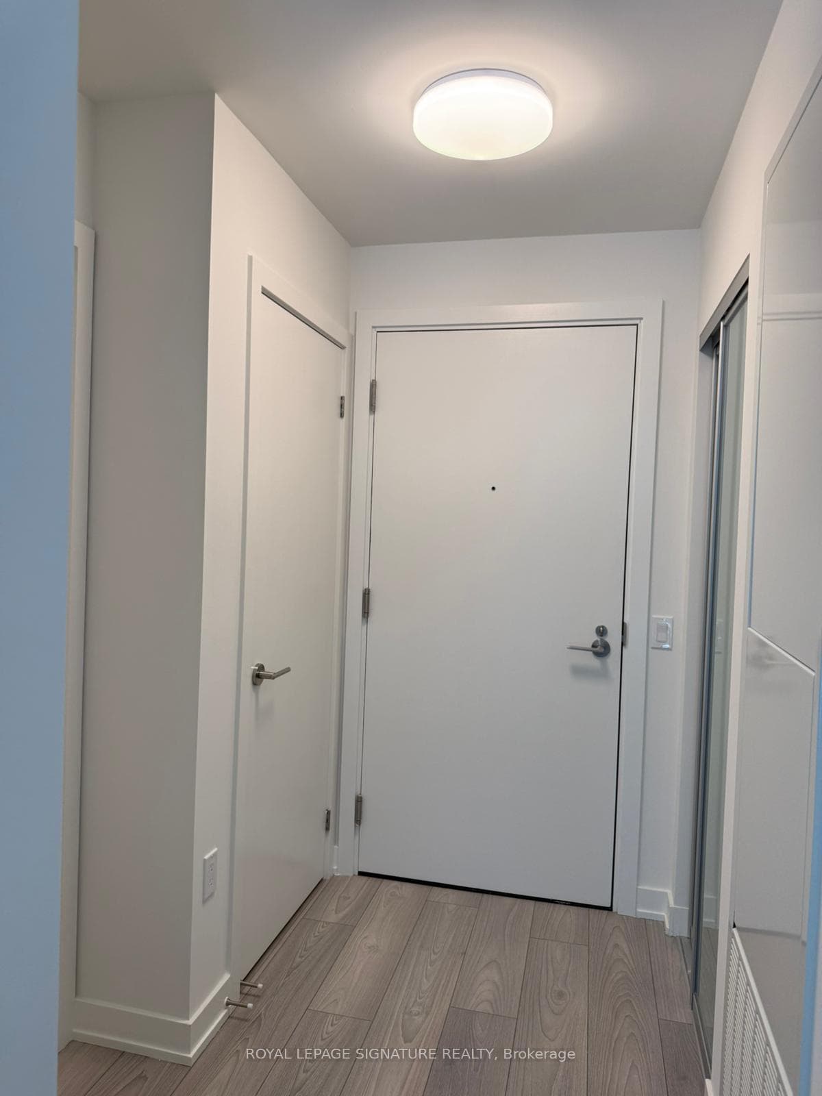 110 Broadway Avenue Unit 707 photo 2