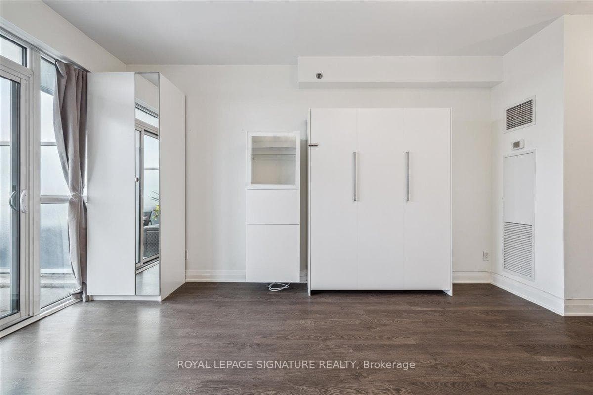 55 Speers Road Unit 412 photo 8