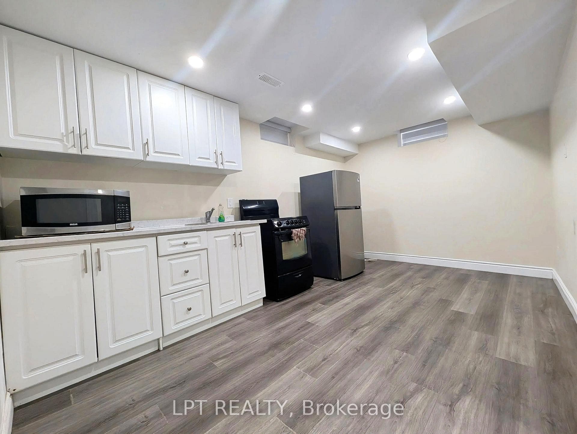 22 Dufay Road photo 18