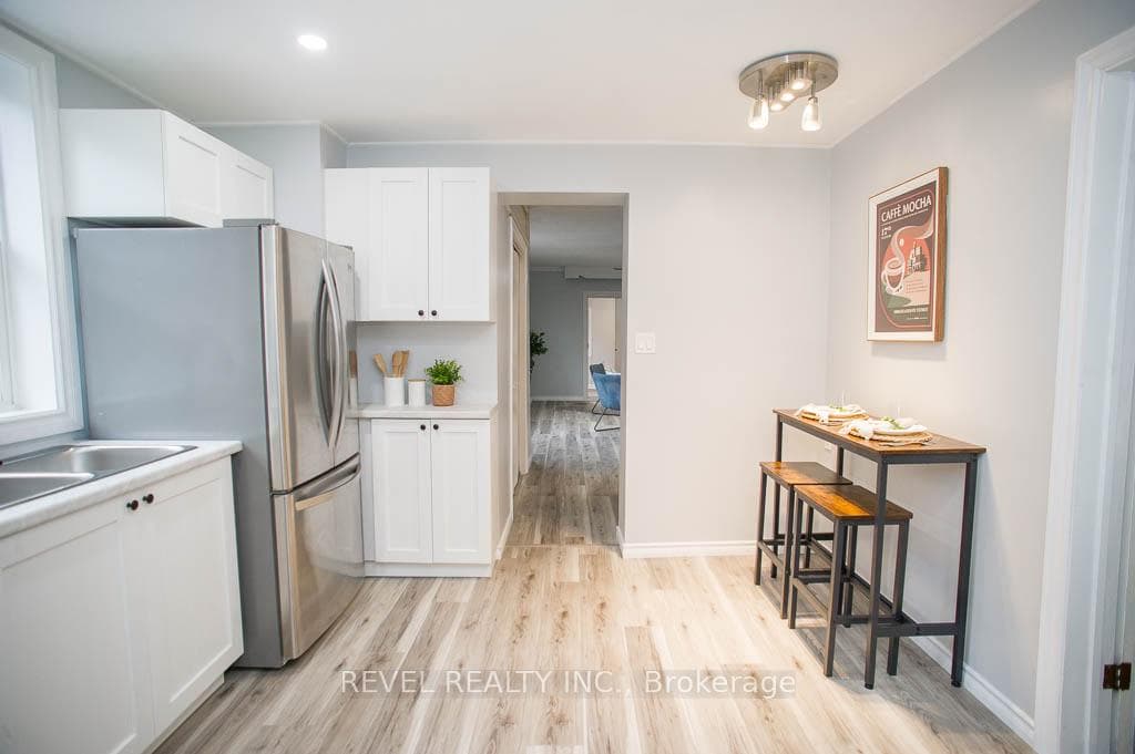 8 Helen Avenue photo 6