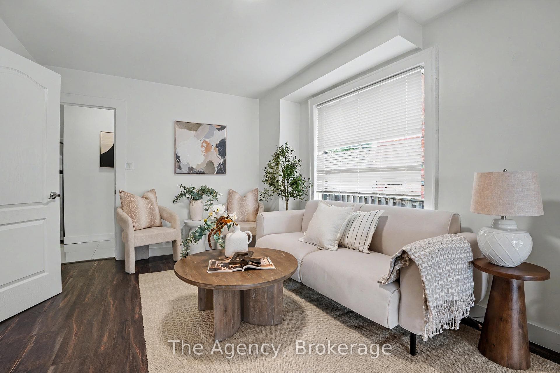 881 Lakeshore Road photo 8