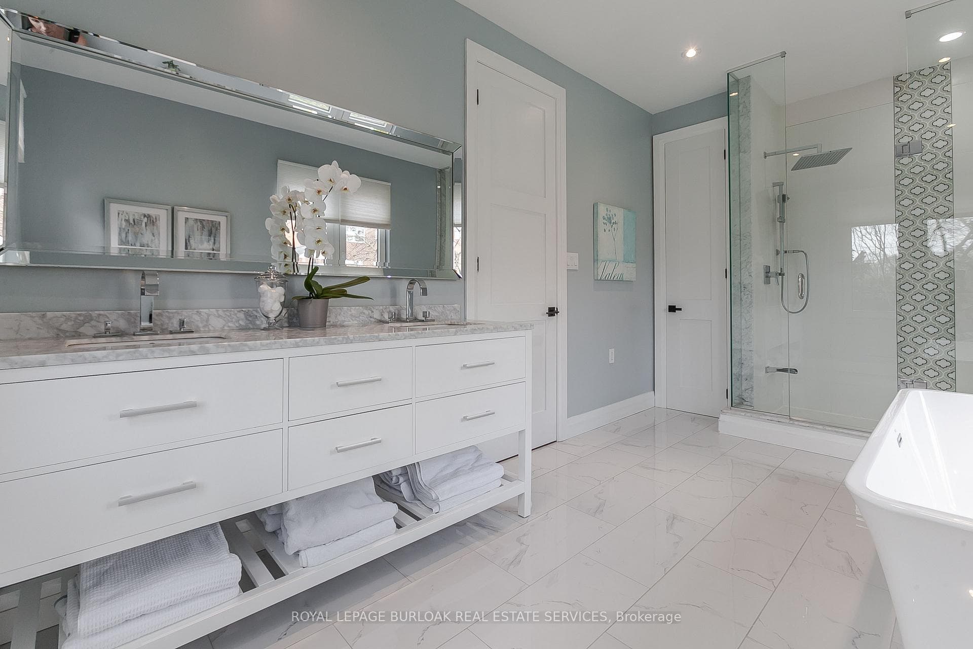 417 Strathcona Drive photo 14