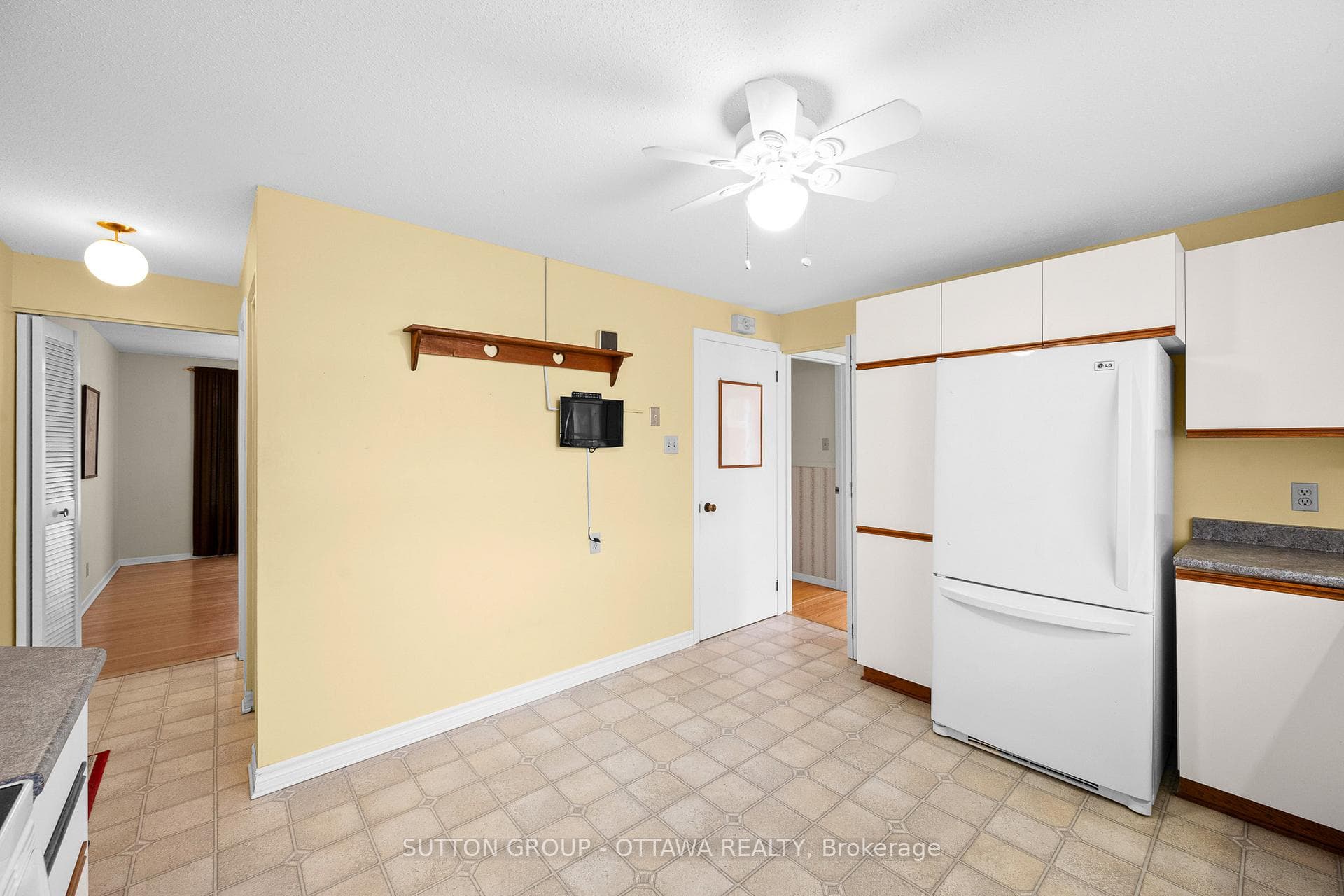Kitchen with space for small table & chairs