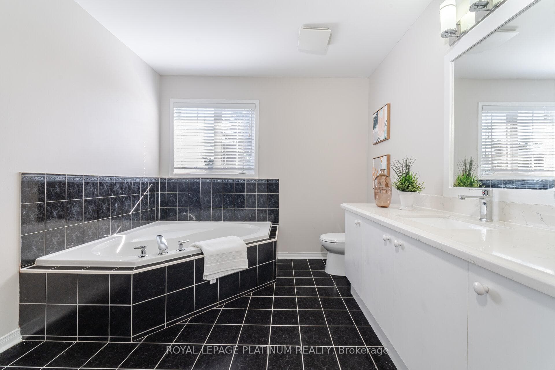 63 Culture Crescent photo 29