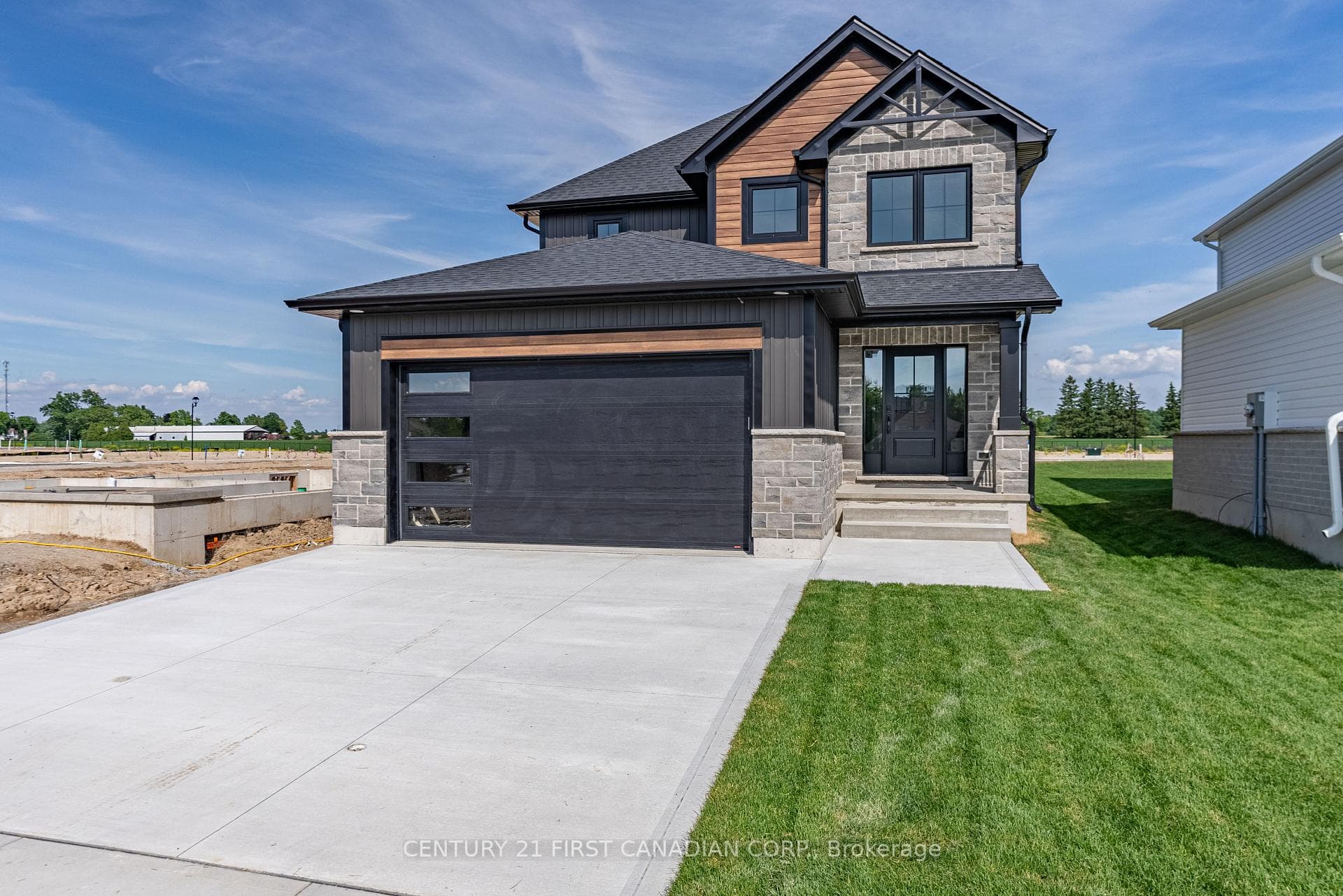 48 Postma Crescent photo 1