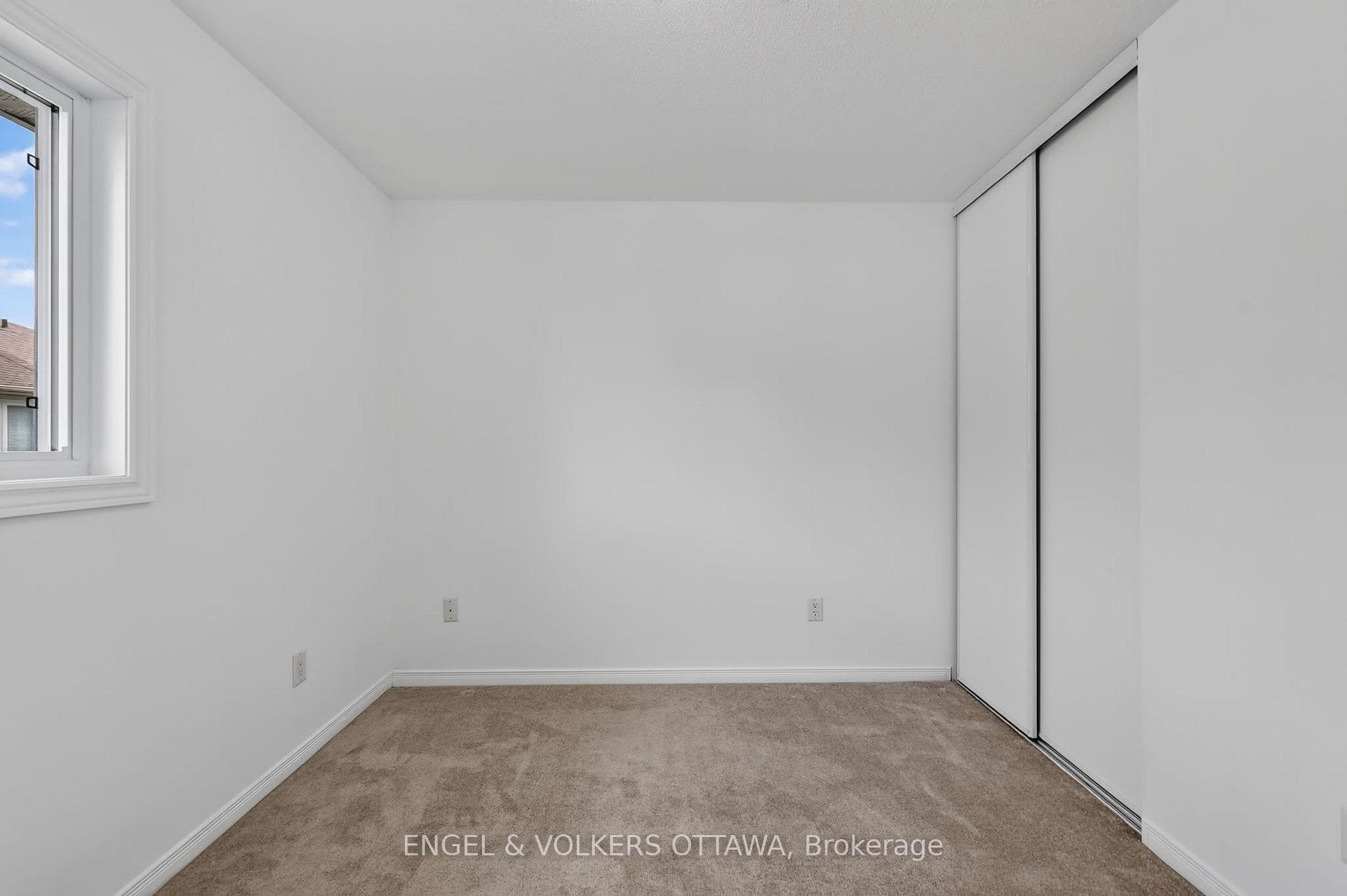 104 Manhattan Crescent photo 16