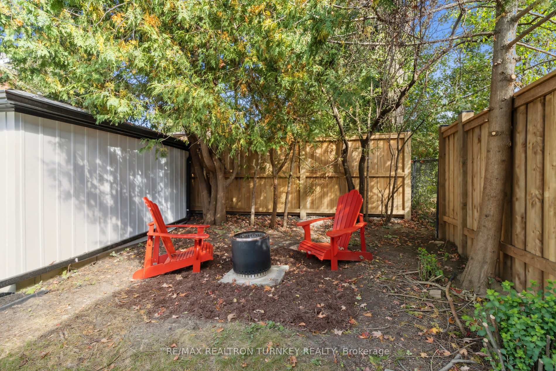 Fire pit Area for Cozy Outdoor Living!