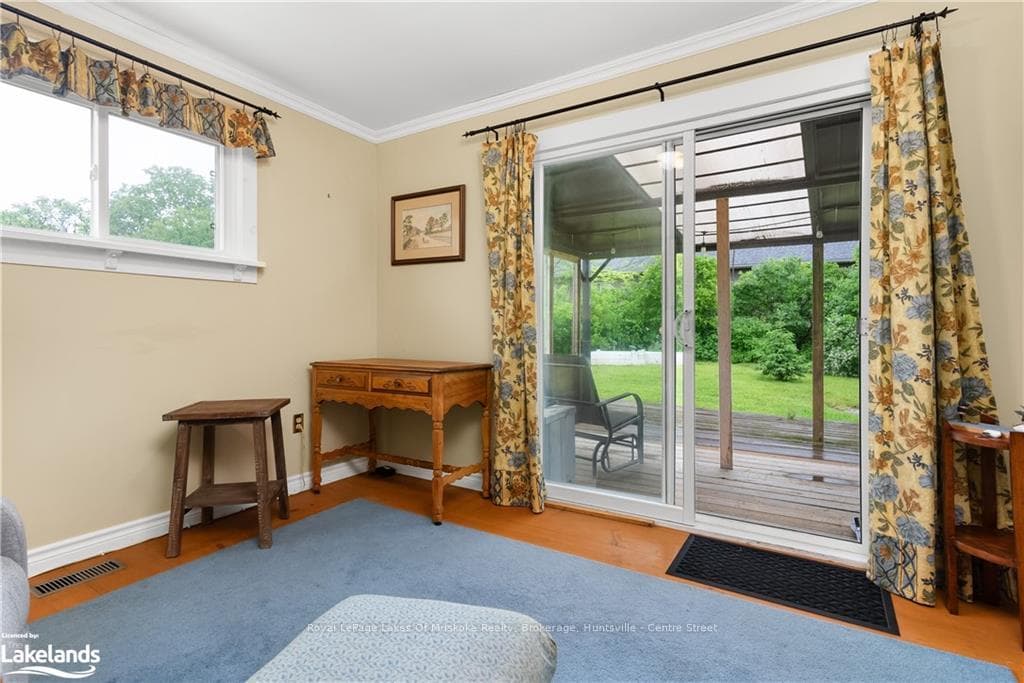 12 MAPLE Avenue photo 37