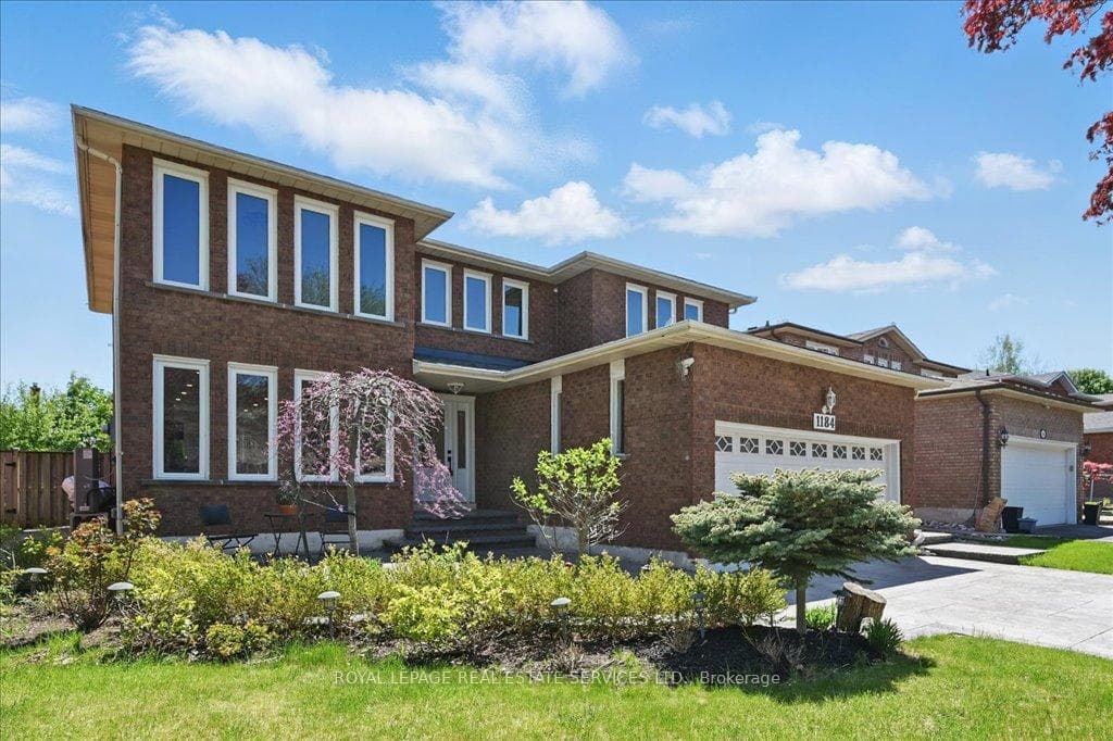 4+1 Bdrm. Executive Exquisitely Renovated in 2025!