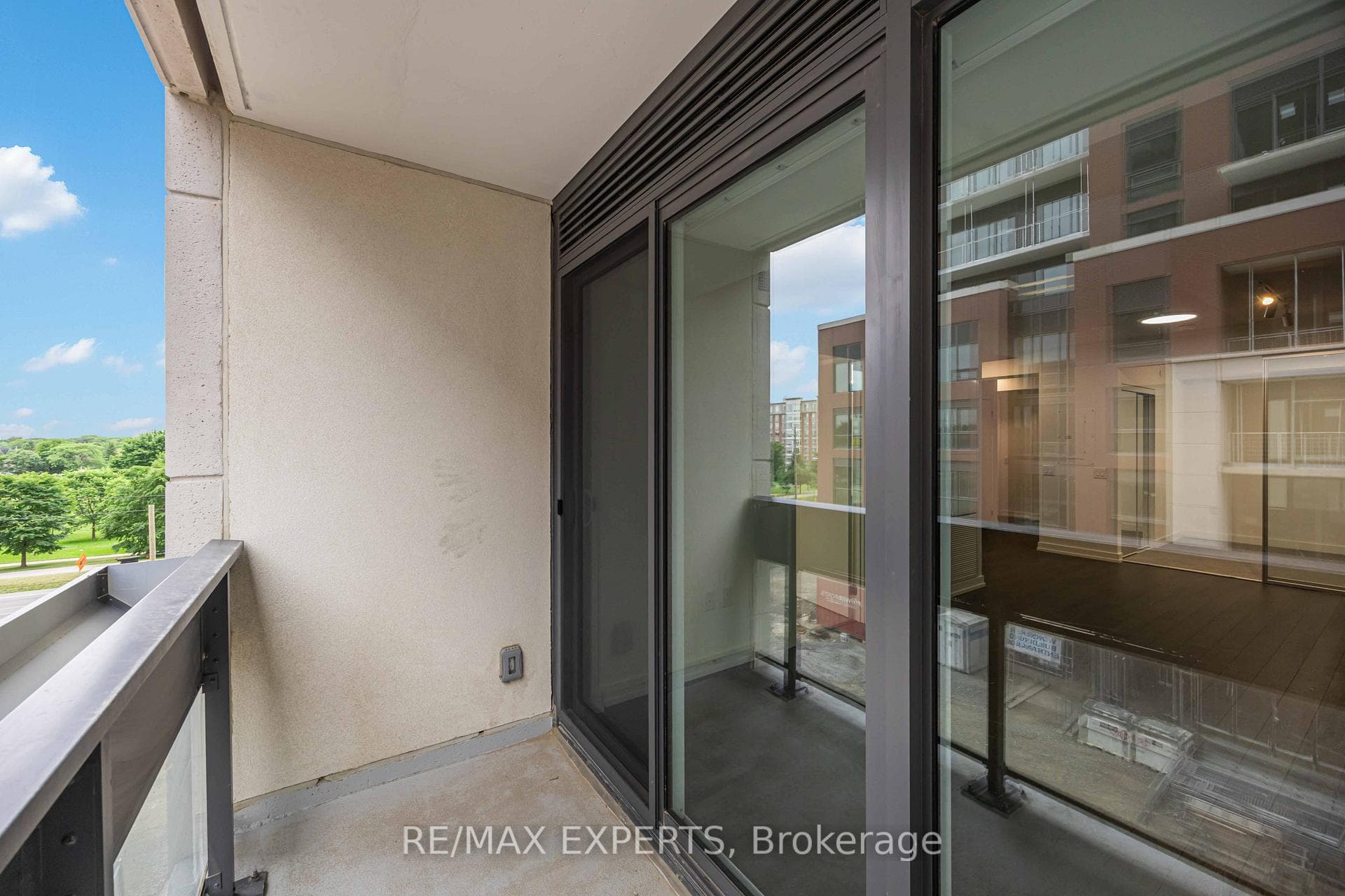 4010 Eglinton Avenue Unit 320 photo 29