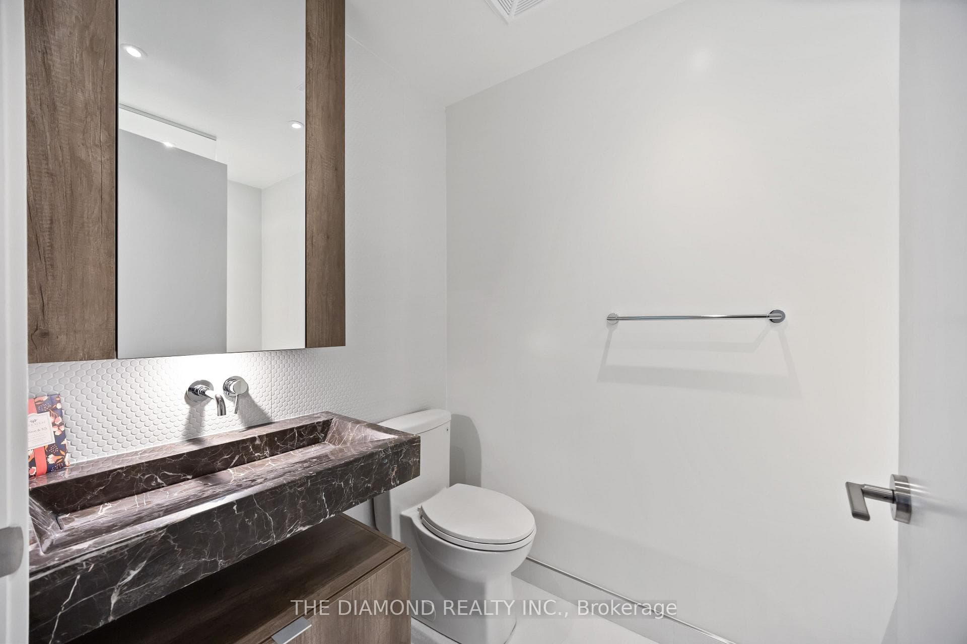 11 Yorkville Avenue Unit 1903 photo 25