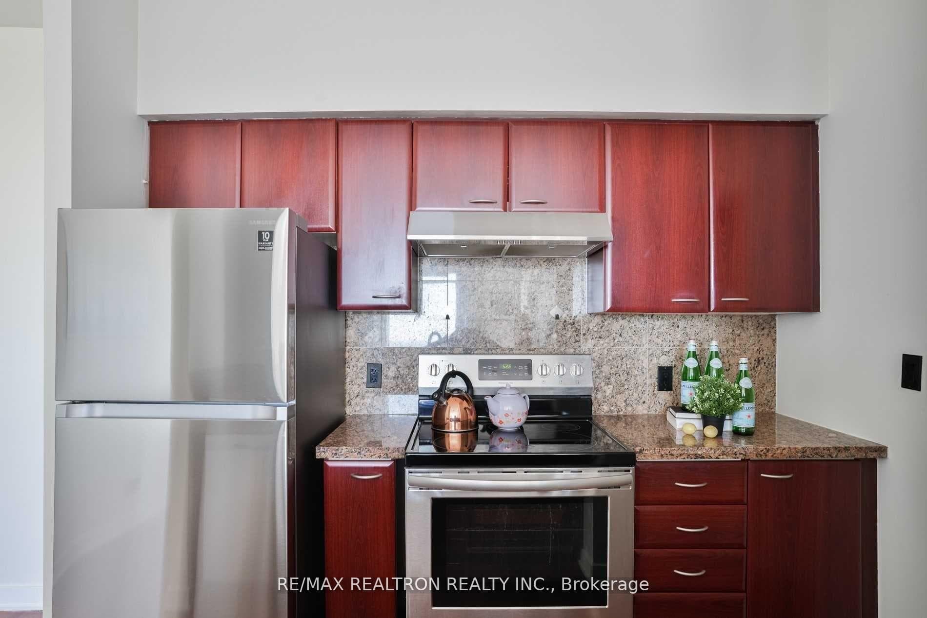 38 Lee Centre Drive Unit PH502 photo 9