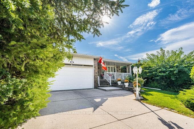 61 Brewster Crescent photo 4