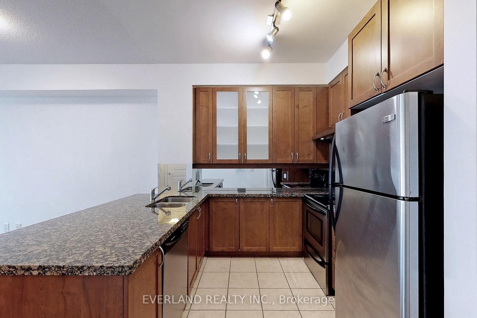 39 Upper Duke Crescent Unit 412 photo 17
