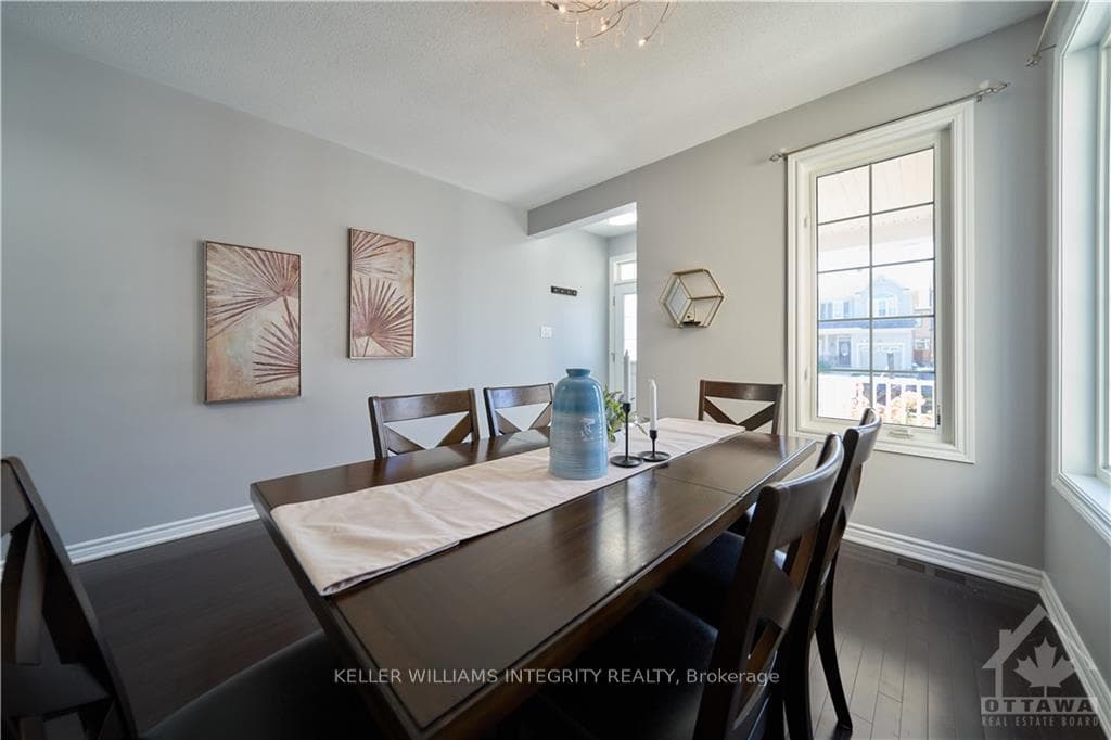 540 DUNDONALD Drive photo 6