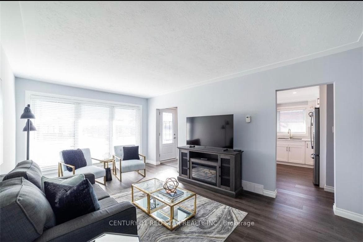 380 East 19th Street photo 3