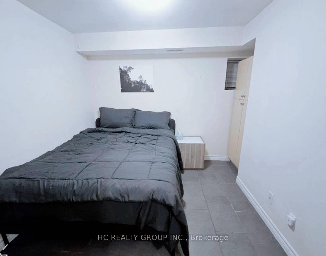629 Bathurst Street photo 4