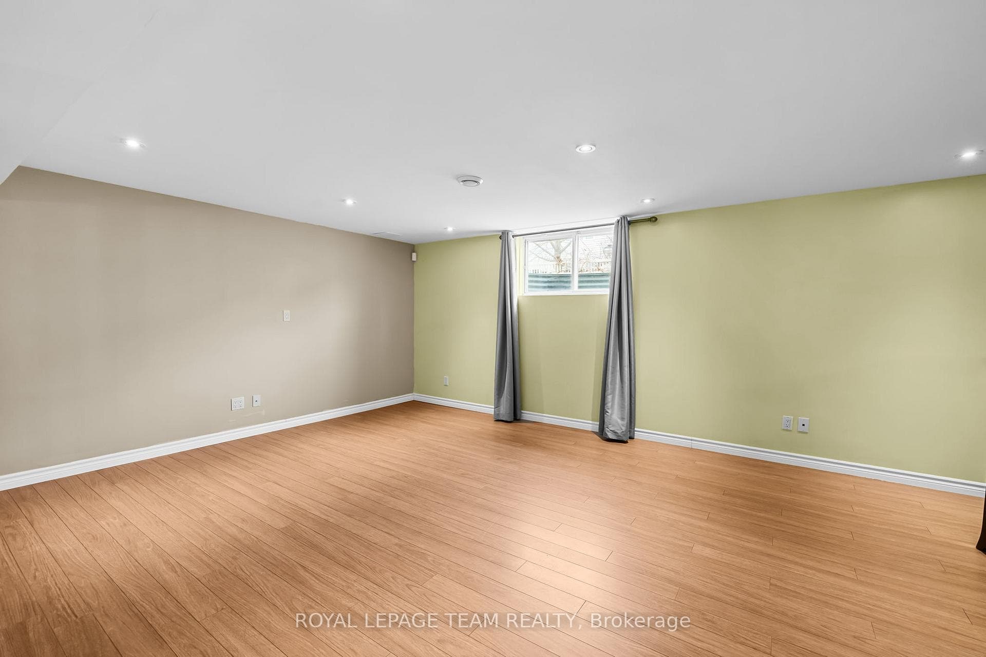 522 Kentmare Crescent photo 36