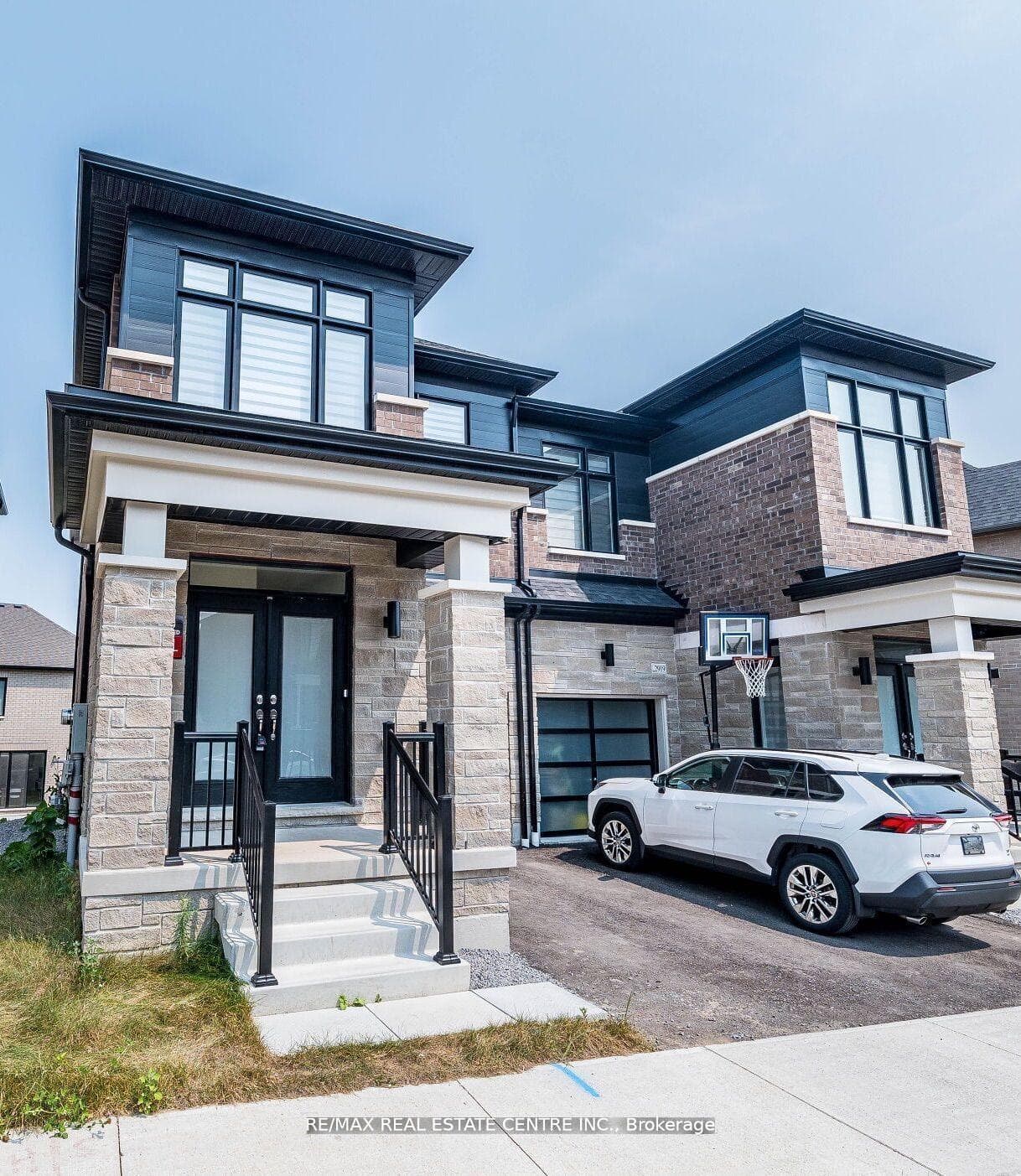 2921 Nakina Street photo 2