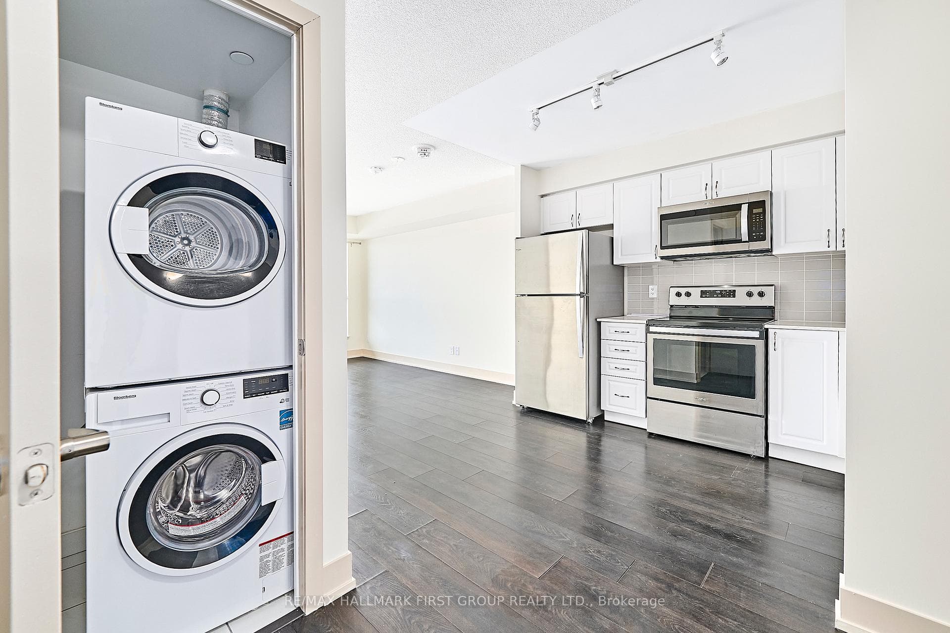 1255 Bayly Street Unit 1605 photo 11