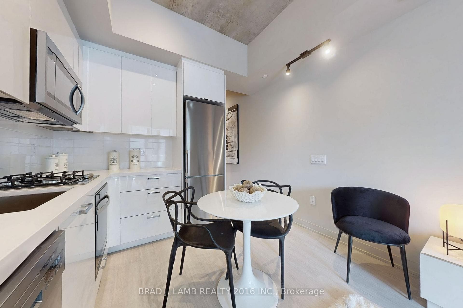 195 McCaul Street Unit 710 photo 14