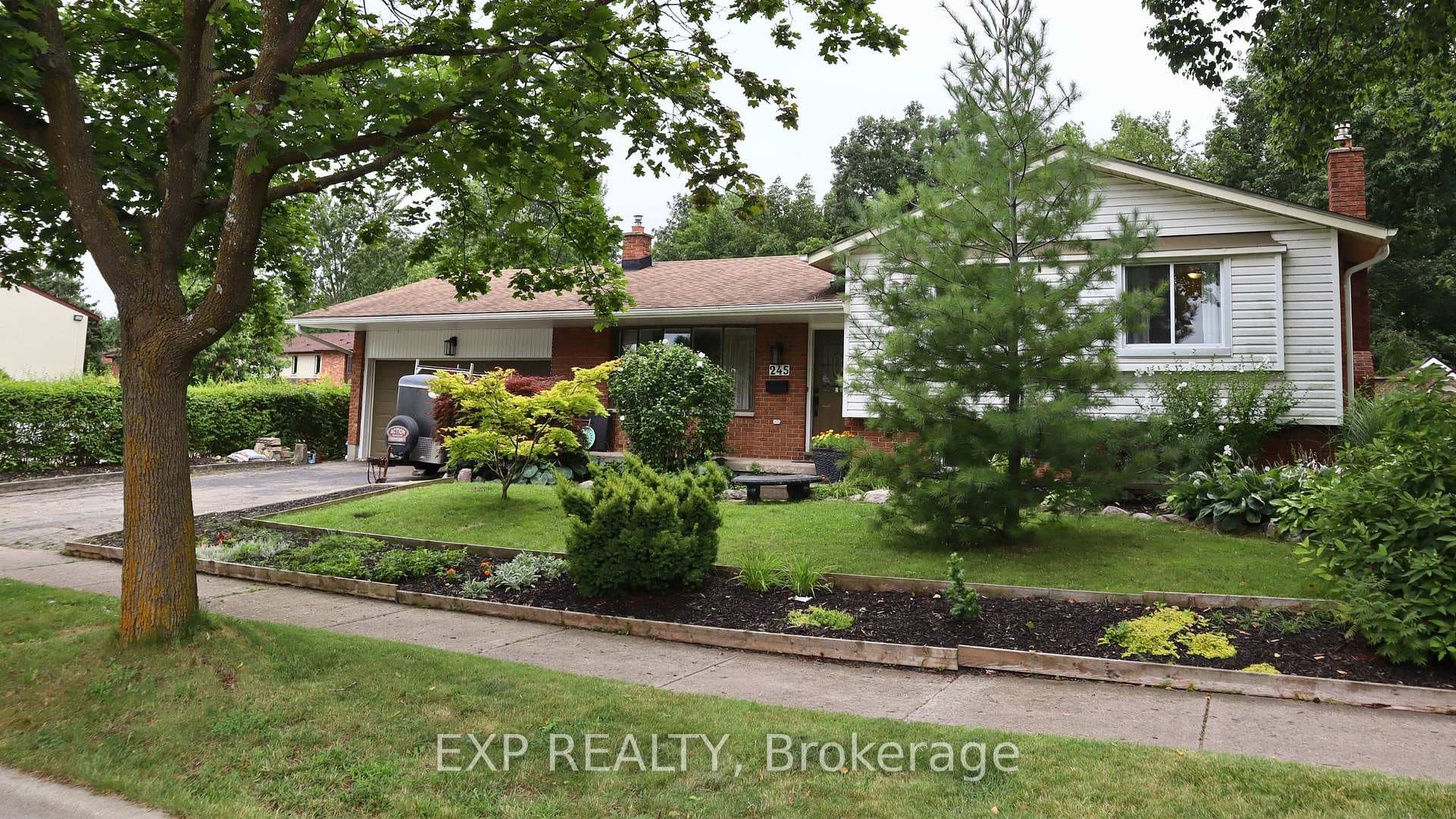 245 Millbank Drive photo 4