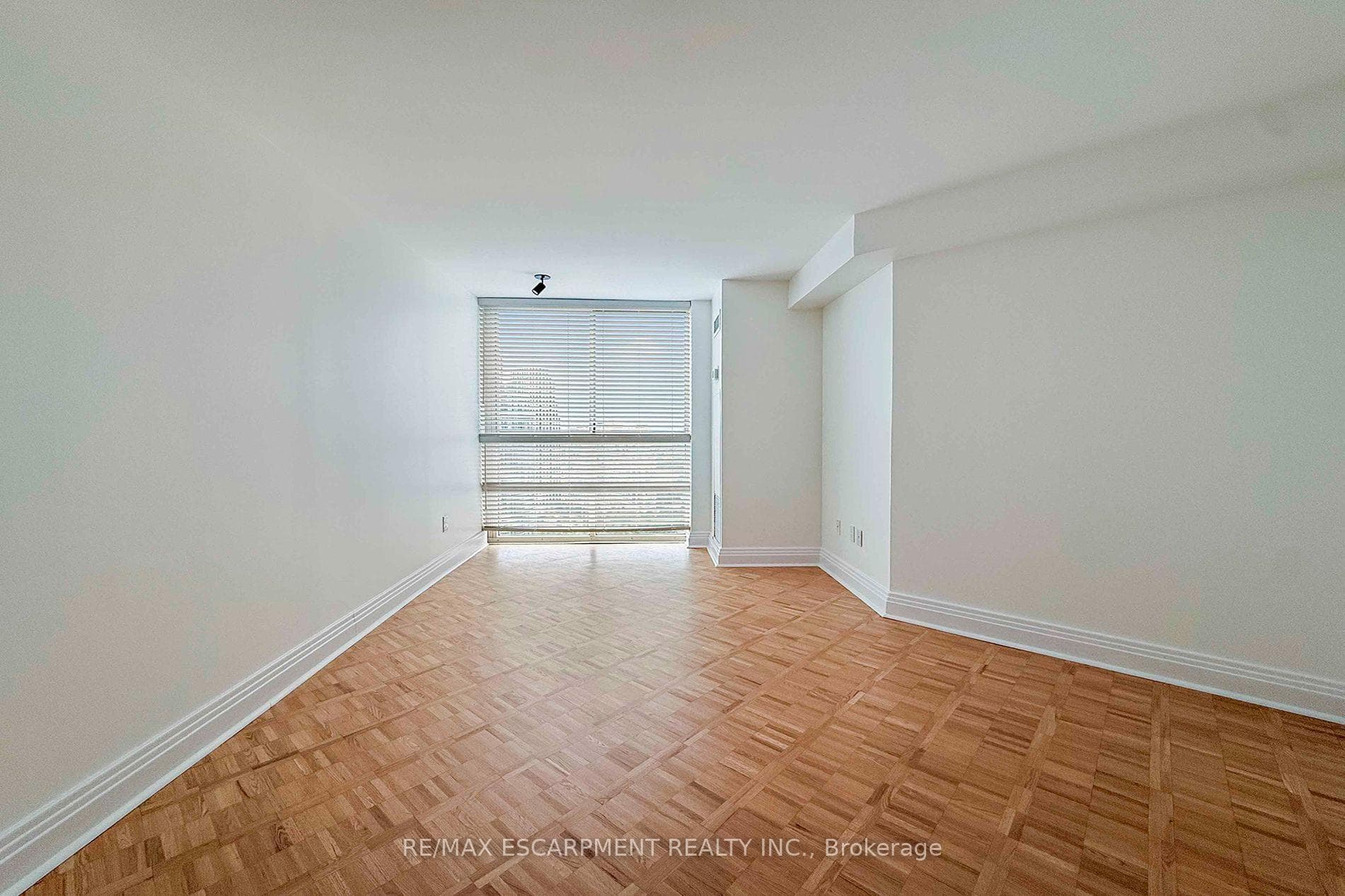 3650 Kaneff Crescent Unit 2804 photo 16