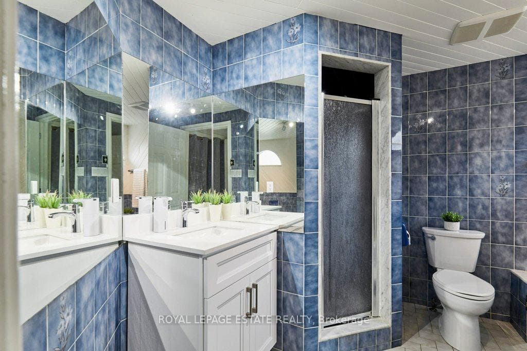 Large ensuite bath