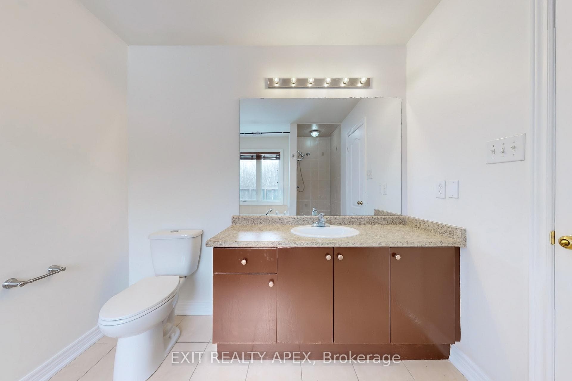 343 Bussel Crescent photo 23