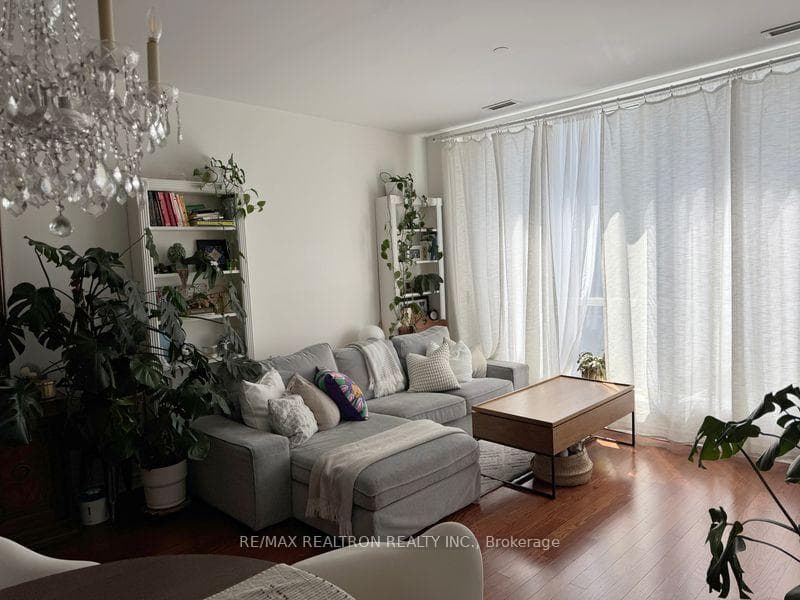 980 Yonge Street Unit 714 photo 3