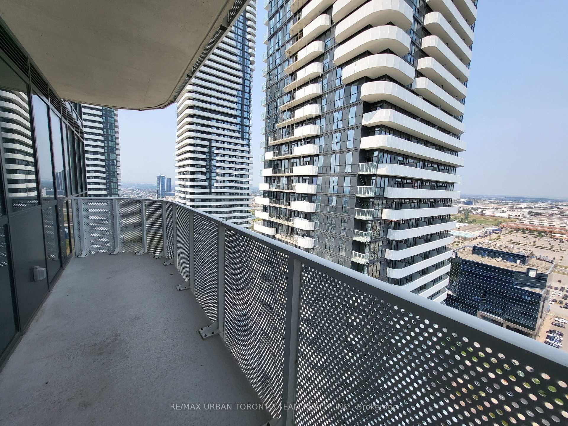 28 Interchange Way Unit 2703 photo 14
