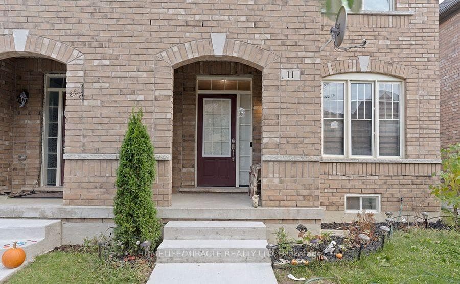 11 Thornapple Street photo 2