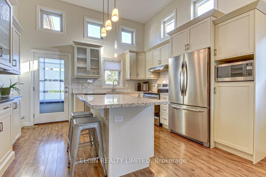 406 Larry Street photo 9
