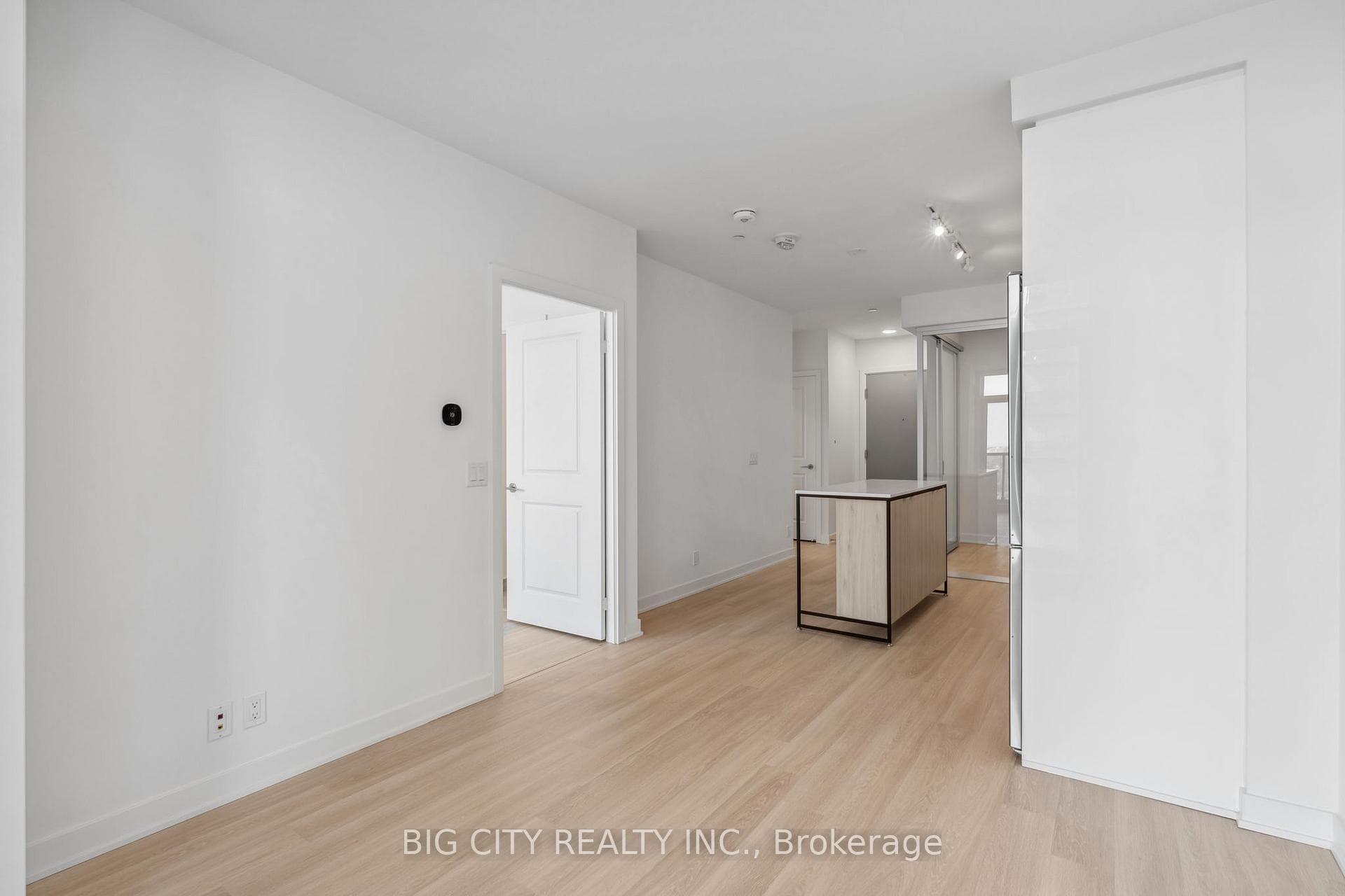 30 Upper Mall Way Unit 1208A photo 9