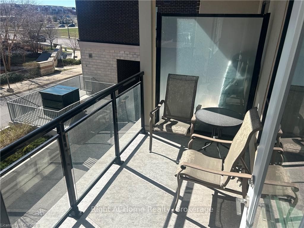 150 OAK PARK Boulevard Unit 204 photo 17