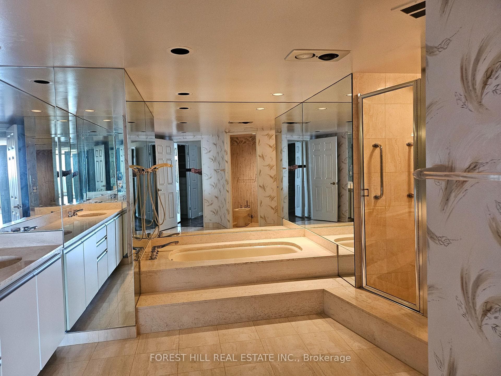 85 Skymark Drive Unit 1006 photo 15