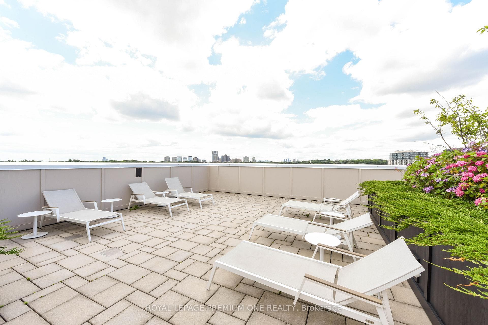 571 Prince Edward Drive Unit 512 photo 13