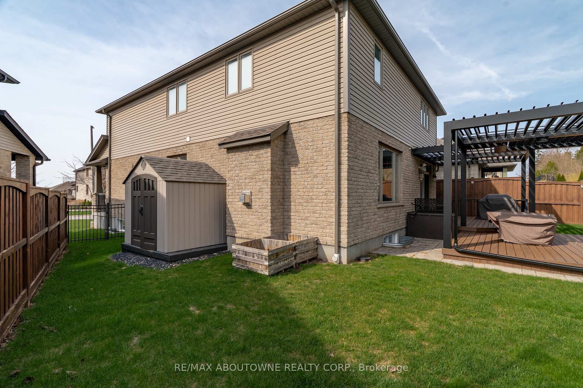 305 Gosling Gardens photo 45