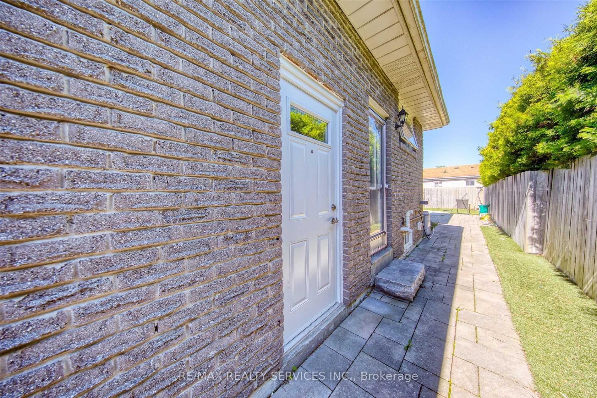 88 Clover Ridge Drive photo 4
