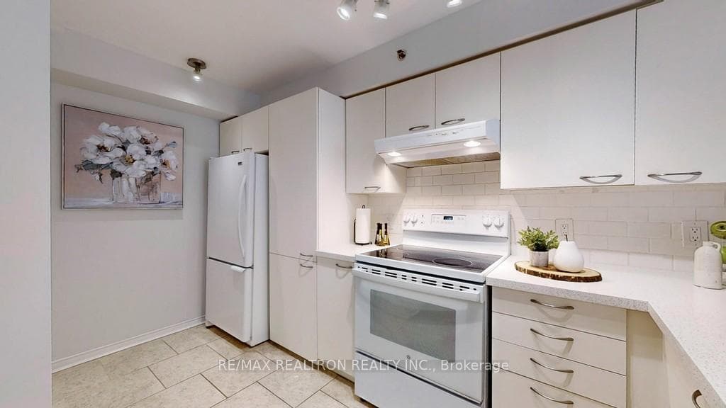 75 Weldrick Road Unit 818 photo 13