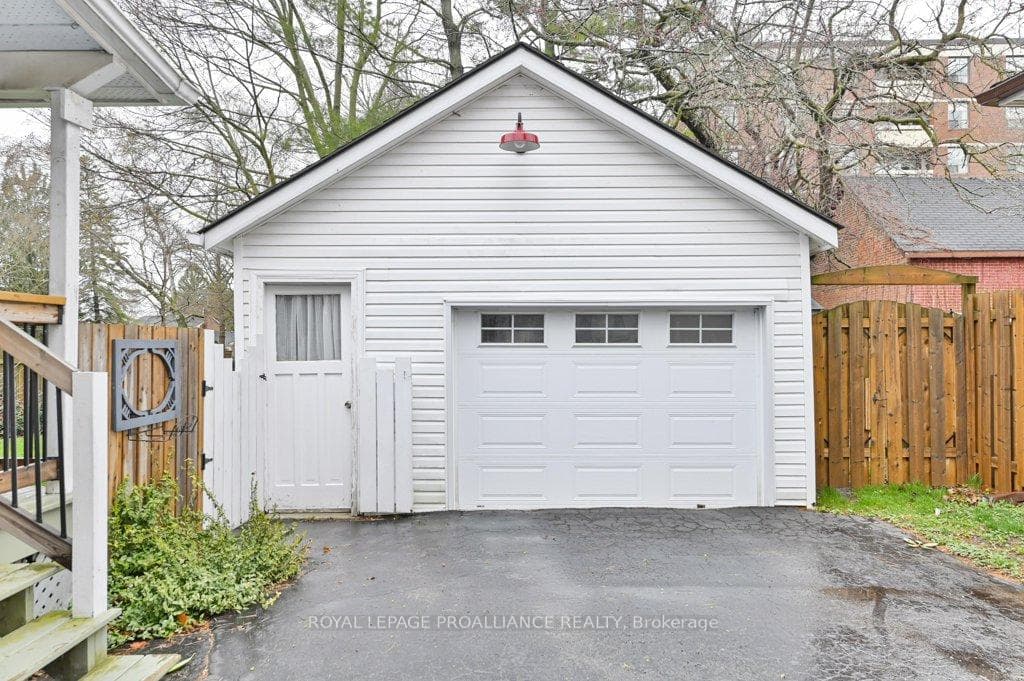184 Bleecker Avenue photo 37