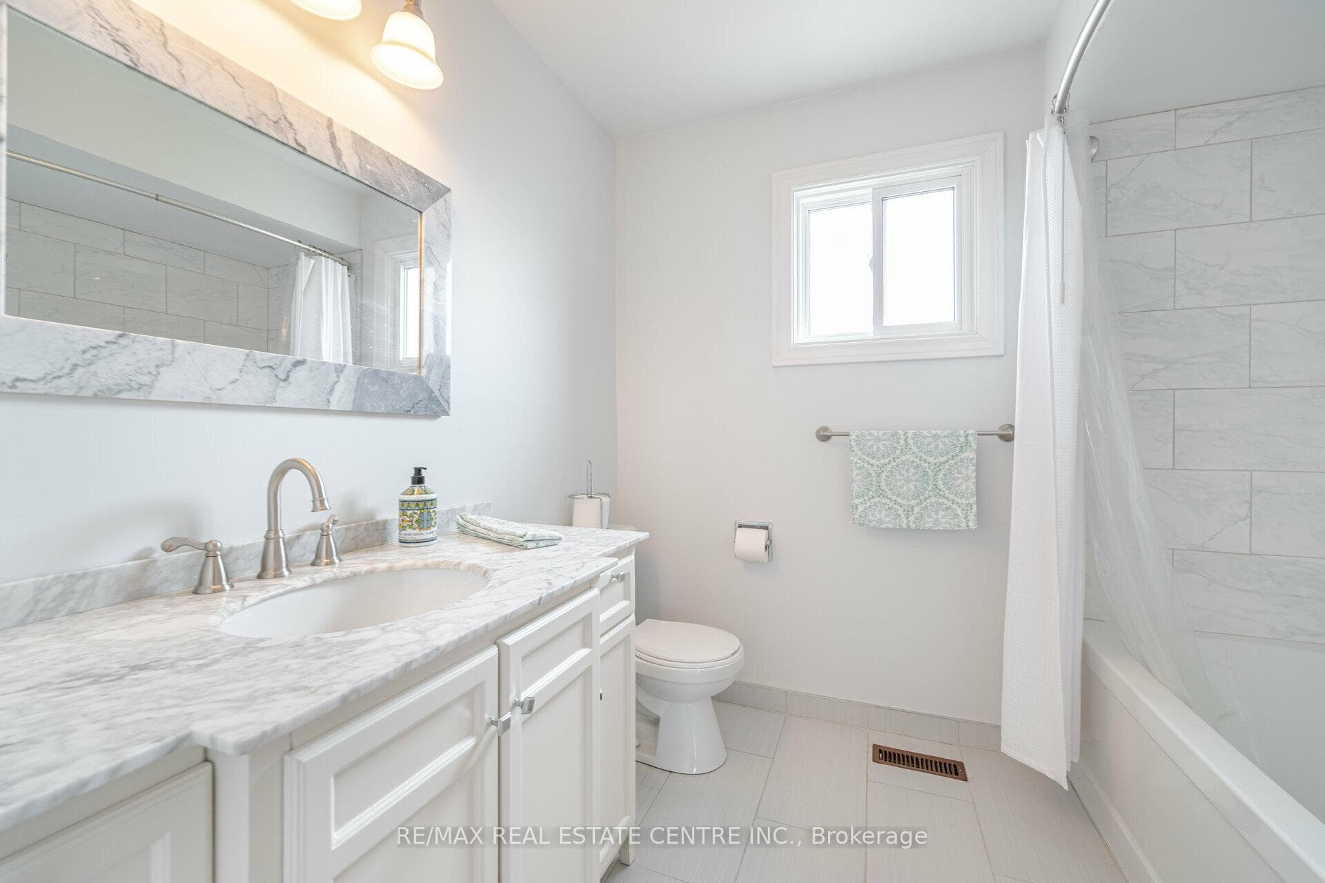 4399 Poltava Crescent photo 29
