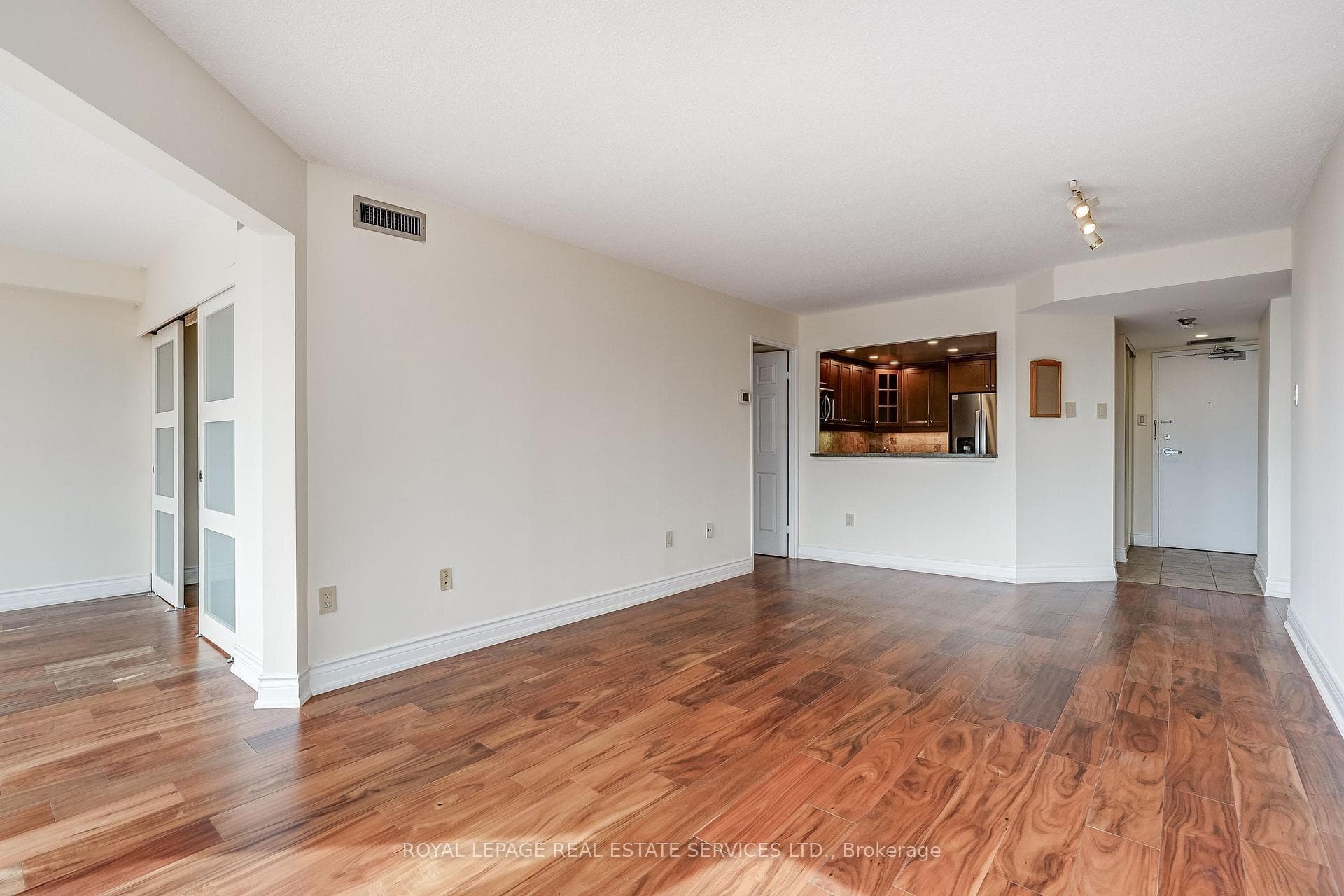 705 King Street Unit 413 photo 8