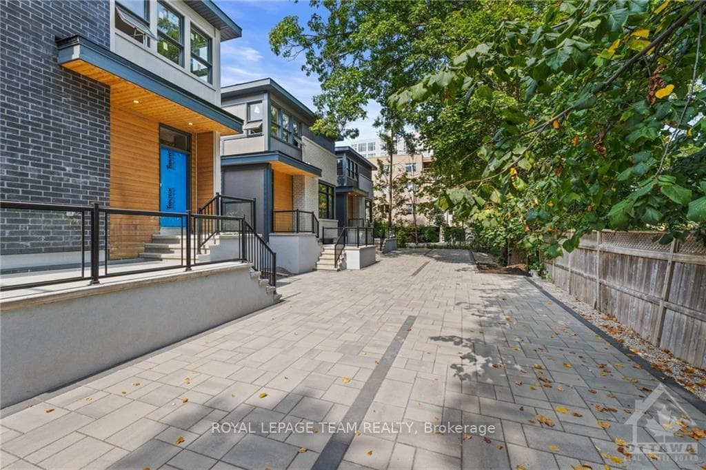 417 TWEEDSMUIR Avenue Unit A photo 19