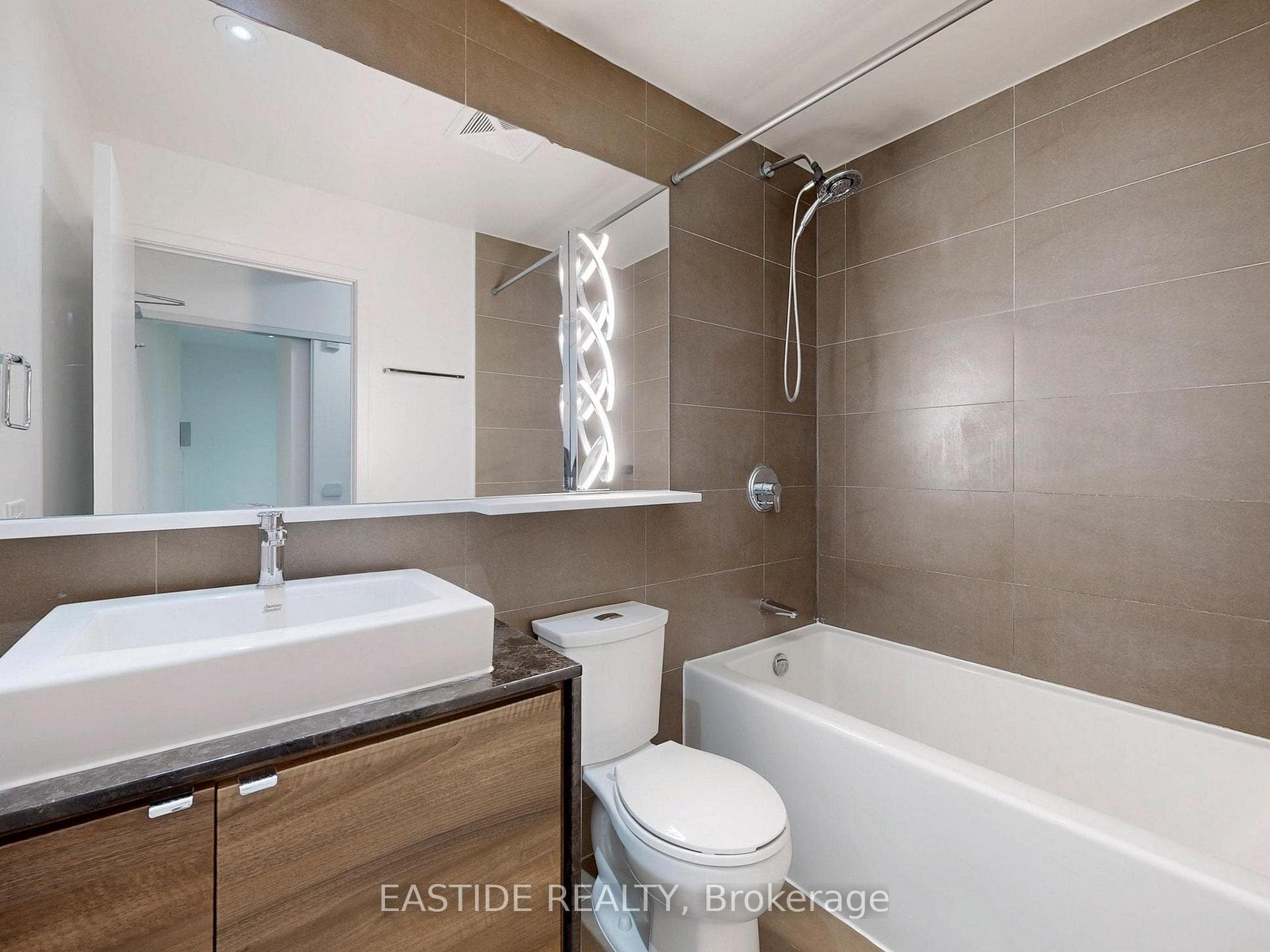 121 Mcmahon Drive Unit 2516 photo 20