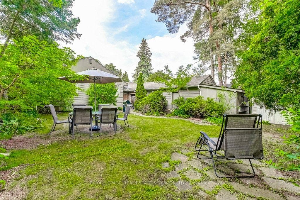 1063 Lorne Park Road photo 36